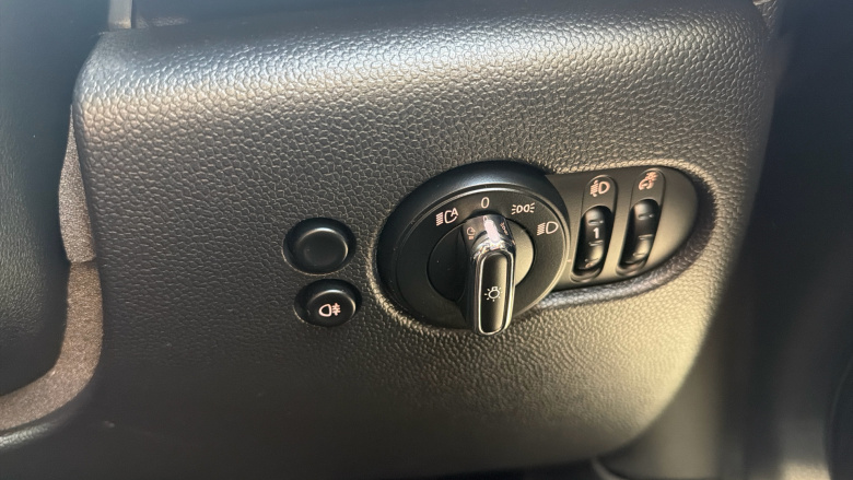 MINI Hatchback 1.5 Cooper Classic 3dr Auto Petrol Hatchback